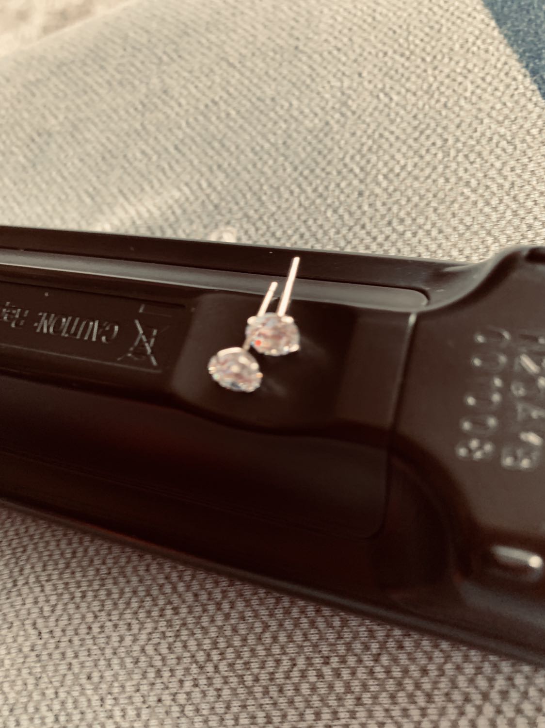 Sản phẩm không giống hình , nhìn bình thường, giá thành cao nhưng sản phẩm mong manh quá không như hình chụp của shop Sản phẩm không giống hình , nhìn bình thường, giá thành cao nhưng sản phẩm mong manh quá không như hình chụp của shop