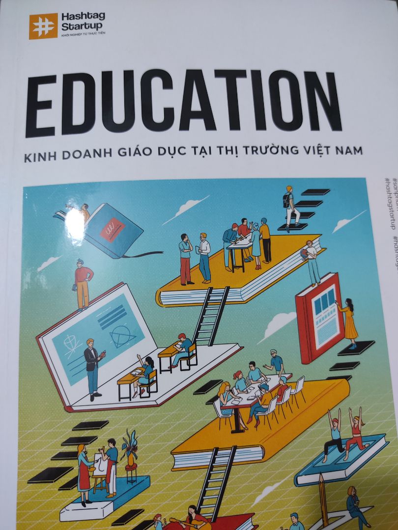 Cuốn sách dở nhất từng đọc, chỉ đi lấy các bài viết của một vài người rồi ghép lại thành sách nên thông tin lặp lại, chẳng có gì đáng để đọc. Mua mấy cuốn của nhà sách Rio book này và từ nay quyết định cạch mặt luôn. Tốn tiền mà còn ôm cục tức nữa 🙄