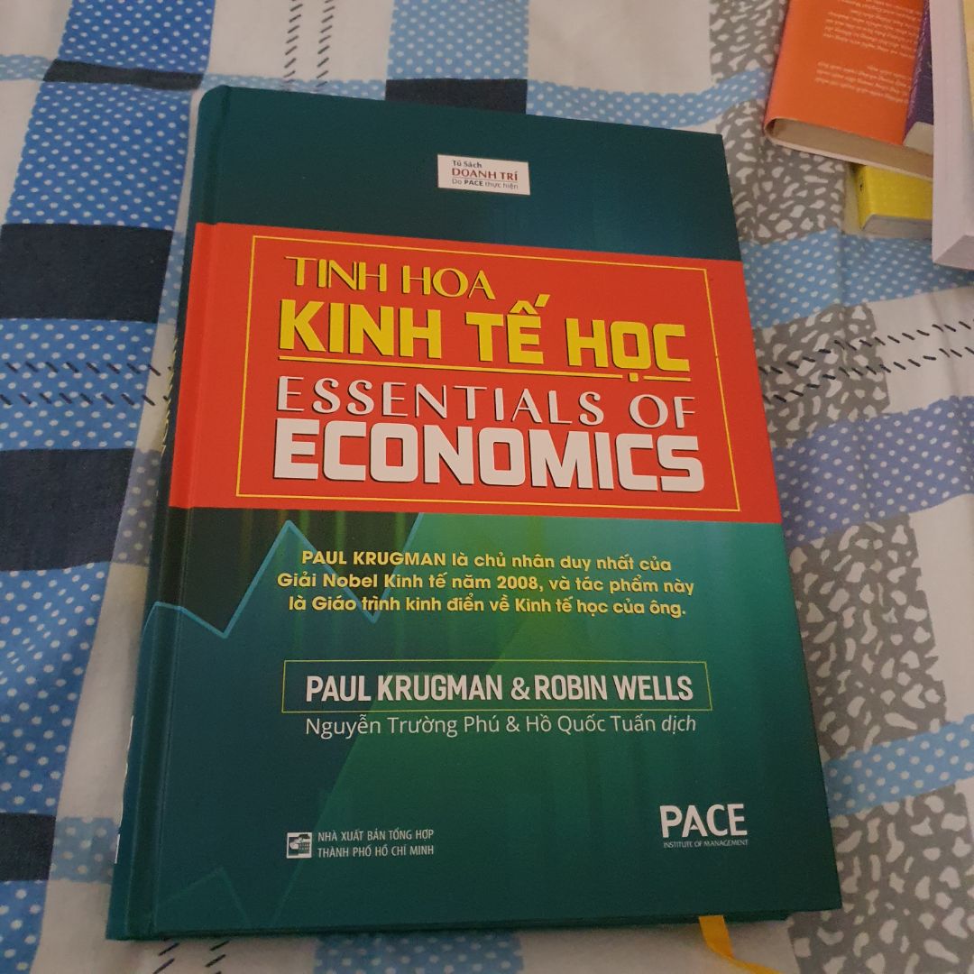 Một cuốn sách rất đáng tiền cả nội dung lẫn hình thức. Bên trong in màu giấy cũng rất đẹp. mình đã tìm bản gốc tiếng Anh của sách này trên online nhưng giá mắc khủng khiếp, đến hơn 200 usd, và bản ebook thuê trong 6 tháng có giá đến hơn 70usd. Nên đành chỉ xem bản tiếng Việt giá quá tốt, còn được tặng thêm 1 cuốn sách khác cũng khá hay. Một cuốn sách rất đáng tiền cả nội dung lẫn hình thức. Bên trong in màu giấy cũng rất đẹp. mình đã tìm bản gốc tiếng Anh của sách này trên online nhưng giá mắc khủng khiếp, đến hơn 200 usd, và bản ebook thuê trong 6 tháng có giá đến hơn 70usd. Nên đành chỉ xem bản tiếng Việt giá quá tốt, còn được tặng thêm 1 cuốn sách khác cũng khá hay.