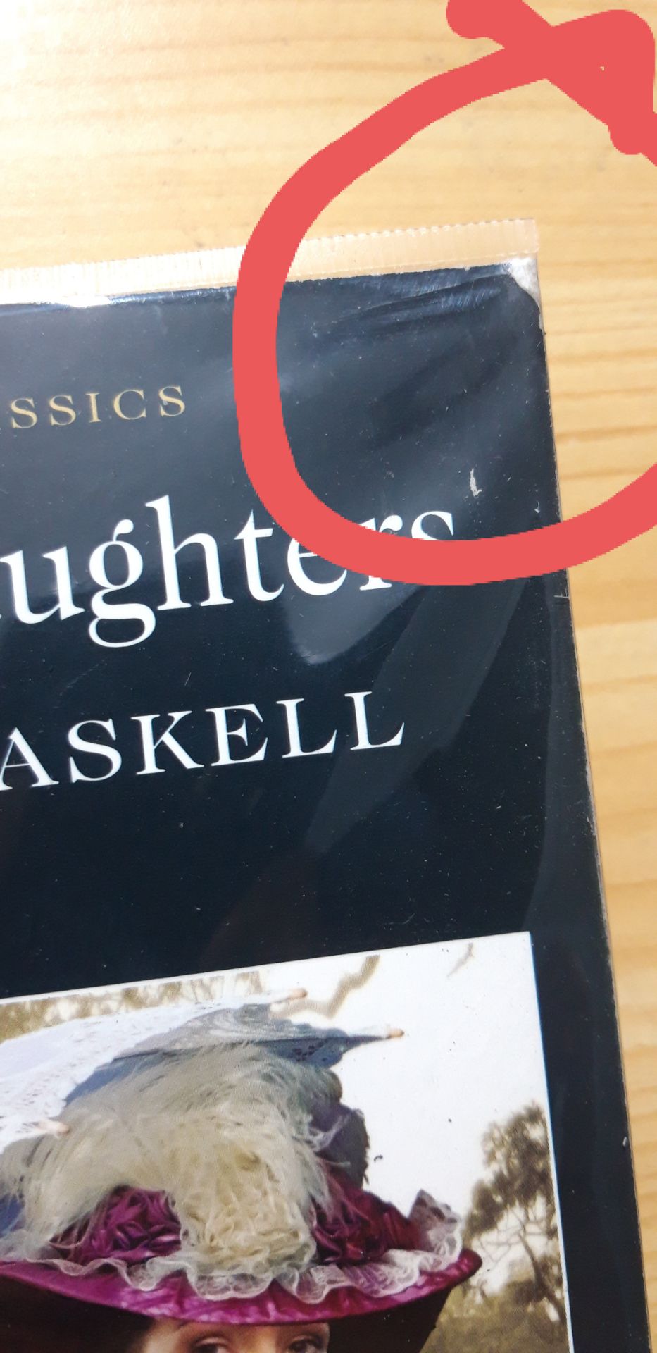 quá tệ. Mình mua sách không chỉ để đọc mà còn để sưu tập. Bình thường mình đọc sách cũng nâng niu nên việc  1 cuốn sách trầy xước xuất hiện trong tủ sách của mình là không có. Ai dè lần này vừa nhận được hàng mở ra là một cuốn sách trầy bìa và cong góc