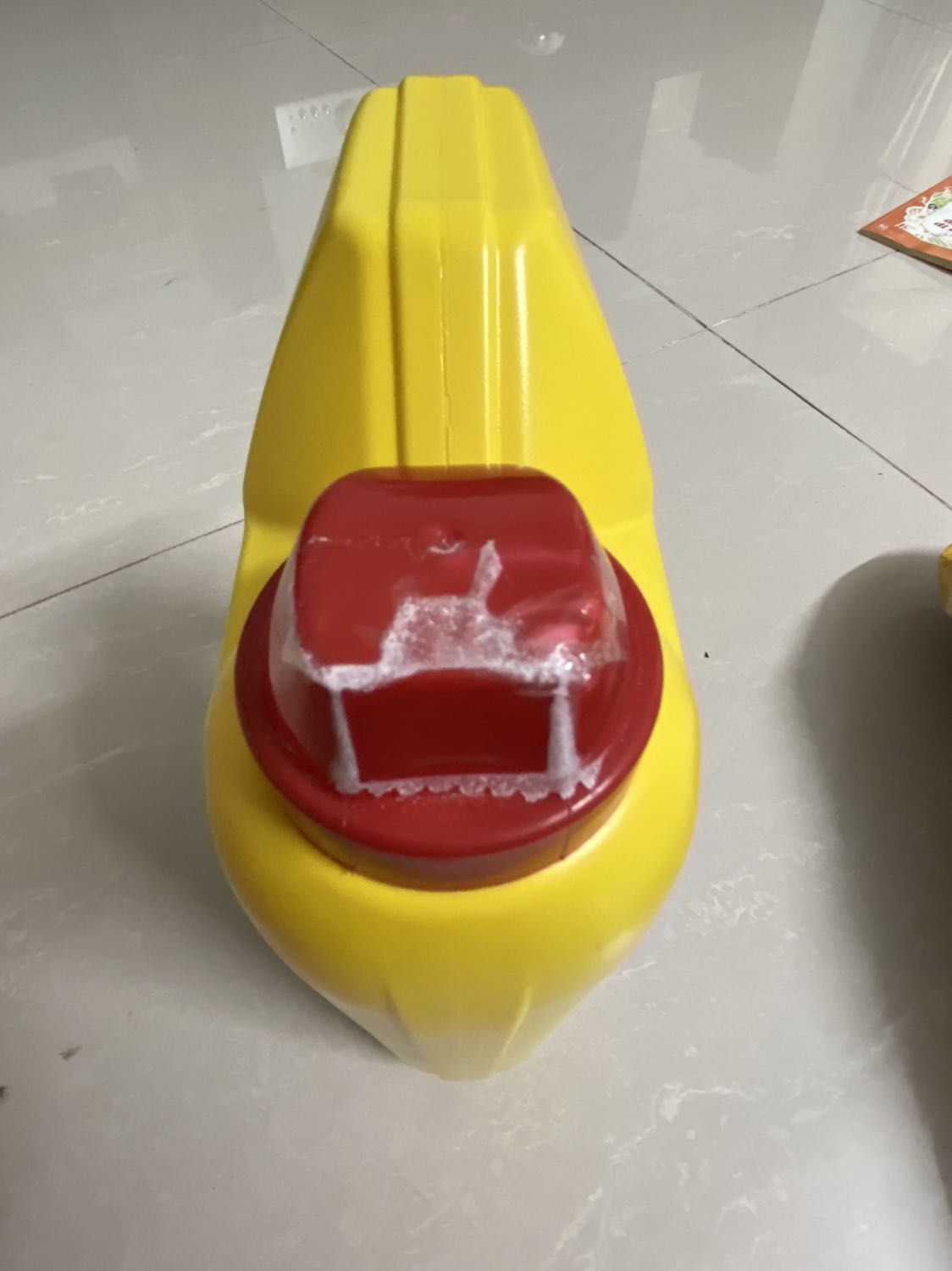 Sản phẩm nhận được không đúng với đơn hàng mình đặt. Mình đặt túi bột rửa của Nhật nhưng sản phẩm là canh bột rửa như hình. Nắp canh không có dấu niêm phong như đã qua sử dụng và được dán lại bằng băng keo rất sơ sài. 
Mình muốn đổi lại đúng sản phẩm đã đặt. Nếu không có thì yêu cầu hoàn tiền.