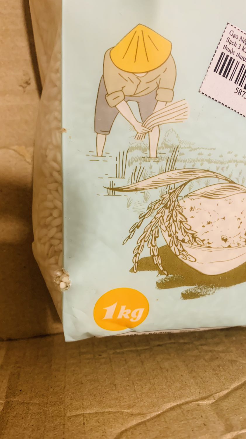 Gói hàng bị chuột cắn,gạo đỗ hết ra ngoài,3 bịch cắn hết 2. Mua cho em bé ăn mà như vầy.