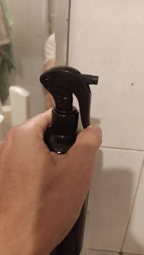 Chất lượng bình làm vòi xịt quá kém chưa dùng đã hỏng không bóp xịt được nữa