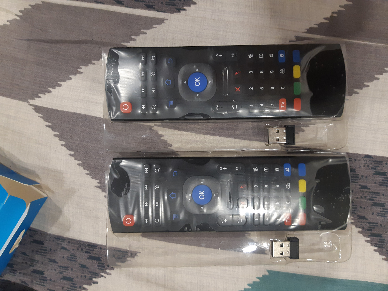 Cả 2 chuột bay đều không có mic. Đề nghị Tiki đổi hàng.