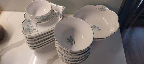 Chất liệu bền, đẹp, cầm chắc tay nhưng nếu tô hơi nhỏ một tí nữa thì xinh