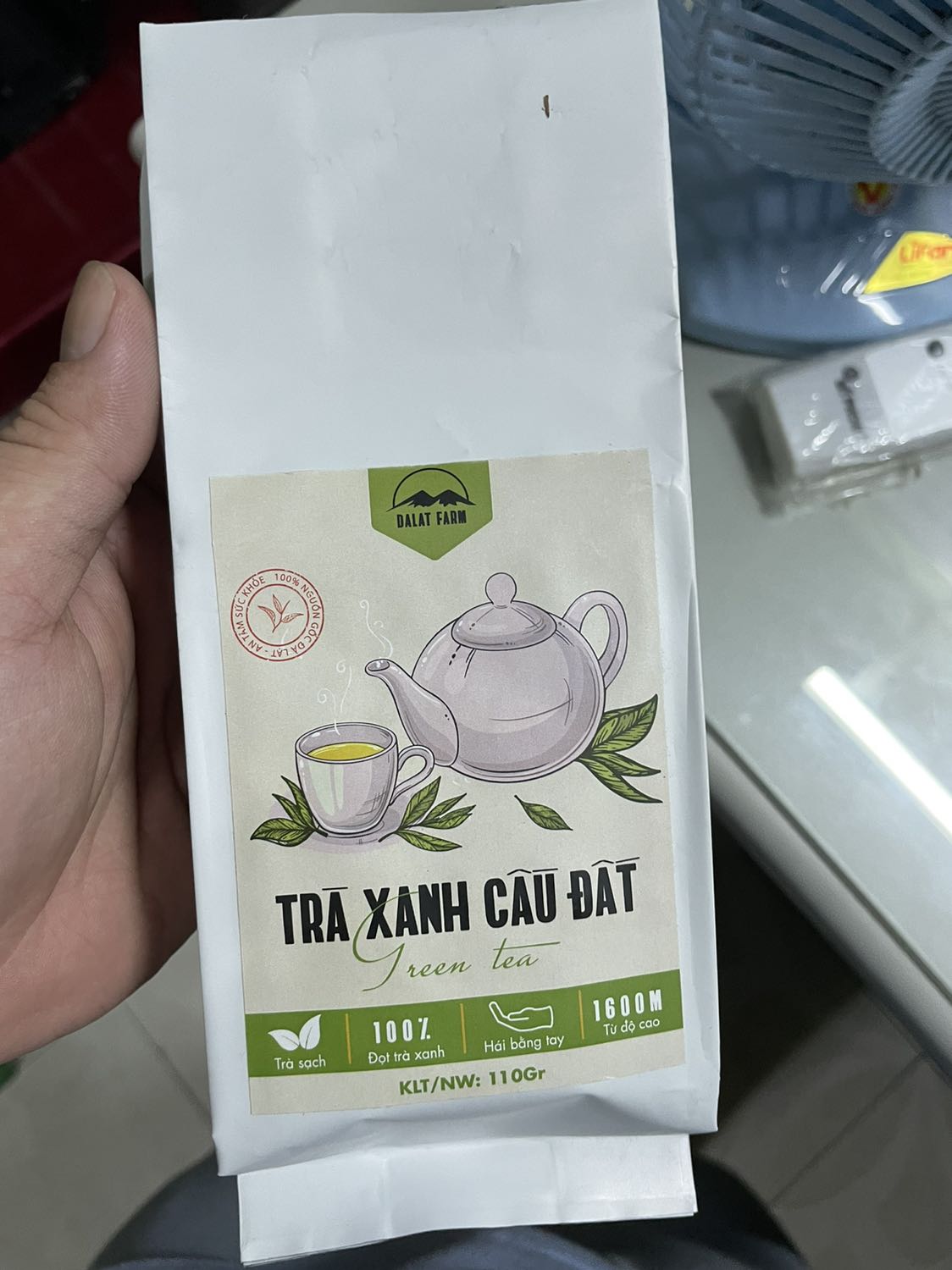 Cá nhân cảm nhận uống ko ngon bằng trà lài và trà olong. Trà olong là ngon nhất và mắt nhất. Cùng 1 hiệu cầu đất