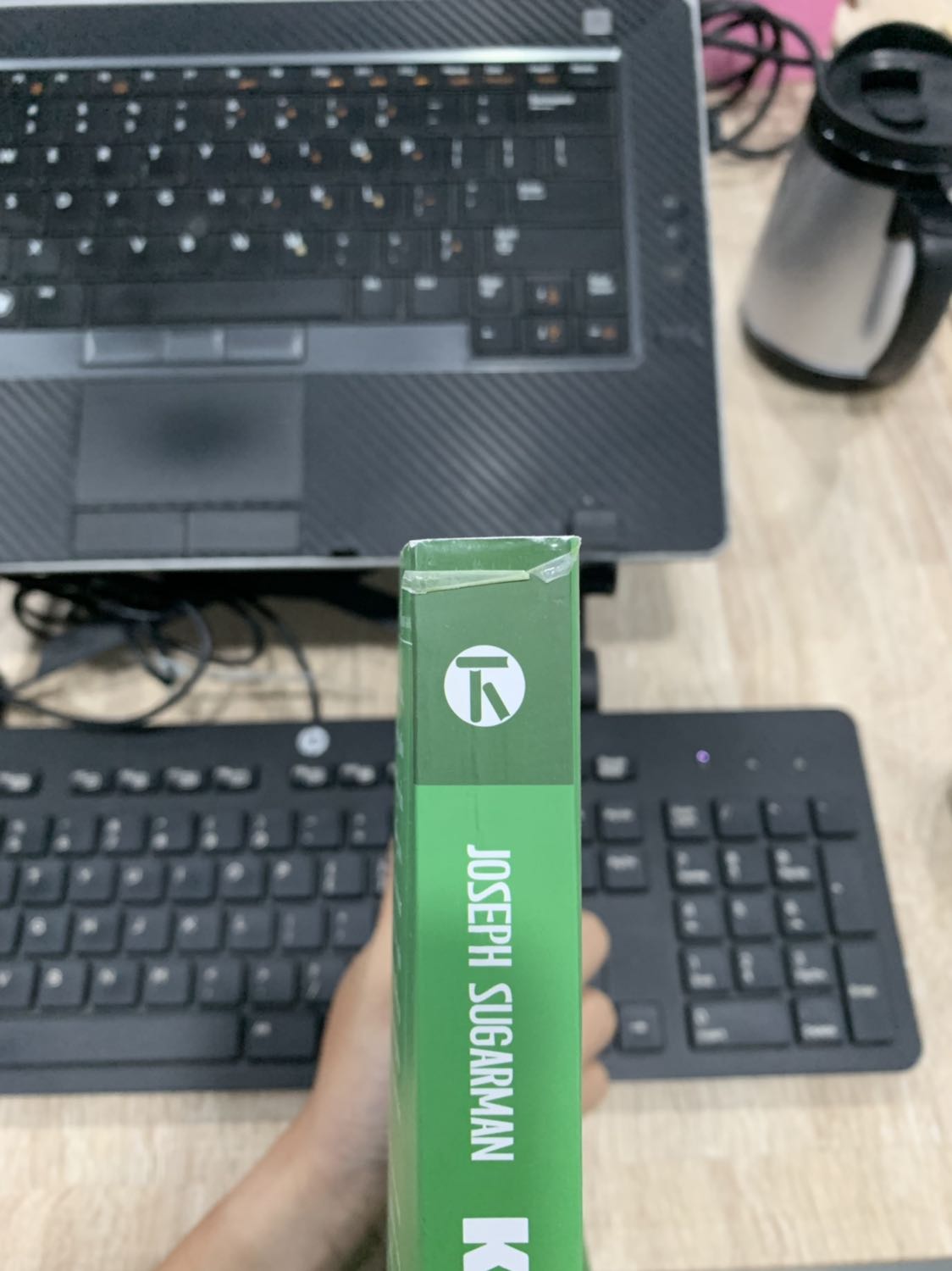 Mới nhận sách vac khui hộp Tiki ra, thấy ngay 2 đầu góc bong tróc Nilong và gãy nứt xả. Đơn hàng mình vừa nhận xong ngày 15/07/2019. Chưa biết nội dung hay không nhưng mà ngoại hình quyển sách mới làm mình thật buồn