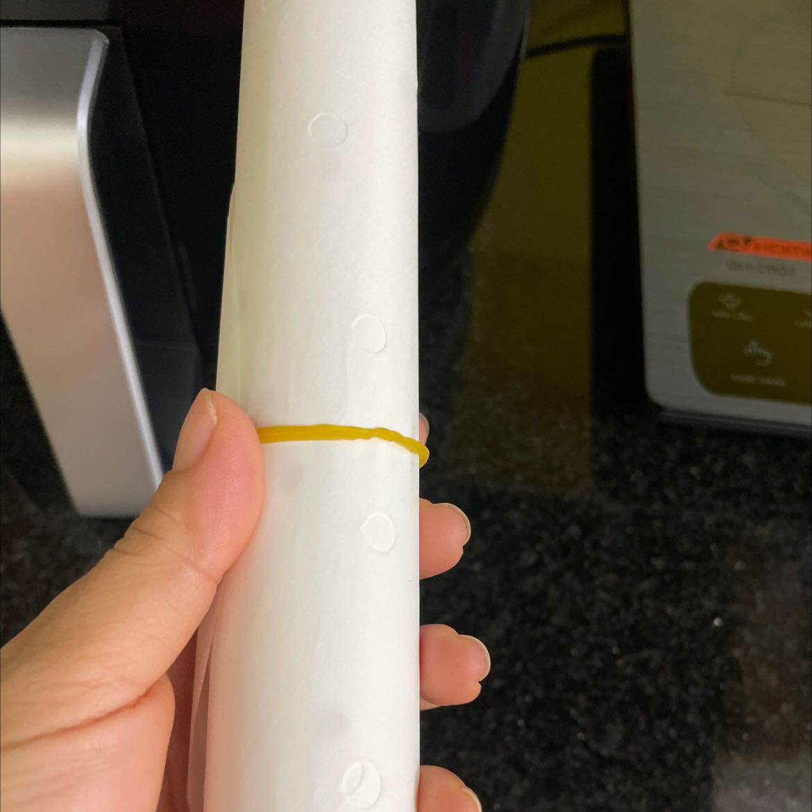 Hàng tốt, chất lượng. Giao hàng cũng khá nhanh. Xài cho nồi chiên không dầu loại lớn rất Ok, lật mặt đồ ăn không dính và dầu chảy xuống bên dưới hết Hàng tốt, chất lượng. Giao hàng cũng khá nhanh. Xài cho nồi chiên không dầu loại lớn rất Ok, lật mặt đồ ăn không dính và dầu chảy xuống bên dưới hết