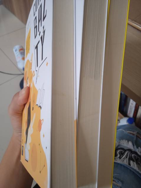 Sản phẩm giao từ hà nội mà shop chỉ bọc cái bao thôi ko phải để trong hộp nên nó bị mớp, sách cũng ko bọc màng co, sách có 1 cuốn bị dính dơ mà bôi ko được nữa