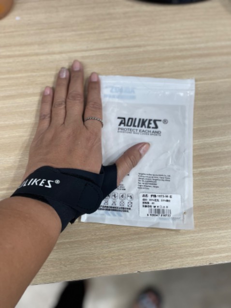 Hơi nhỏ, hi vọng đeo sẽ ổn.