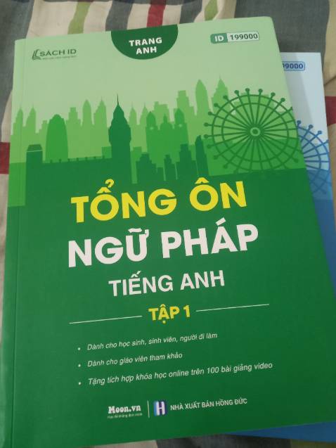 Đóng gói kĩ càng lắm ạ,giấy sờ thích cực kì, 2 cuốn này là tập hợp của 1 cuốn xanh to to thôi nha các b, còn về bản đặc biệt thì mk kbt tại sao lại gọi là đb trong khi chả có j khác, thạm chí mình còn ko nhận đc quà 🥲 bạn nào muốn học chia lộ trình thì mua cuốn này là oke nha