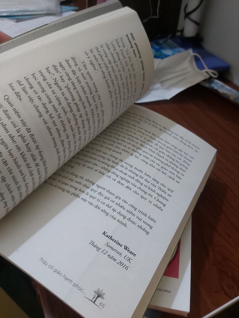 sách đẹp lắm lun á ,huhu , tuy đóng gói k đc bằng mìnhmua trên *** nhưng sách k bị s hết trơn á , mới lắm ý