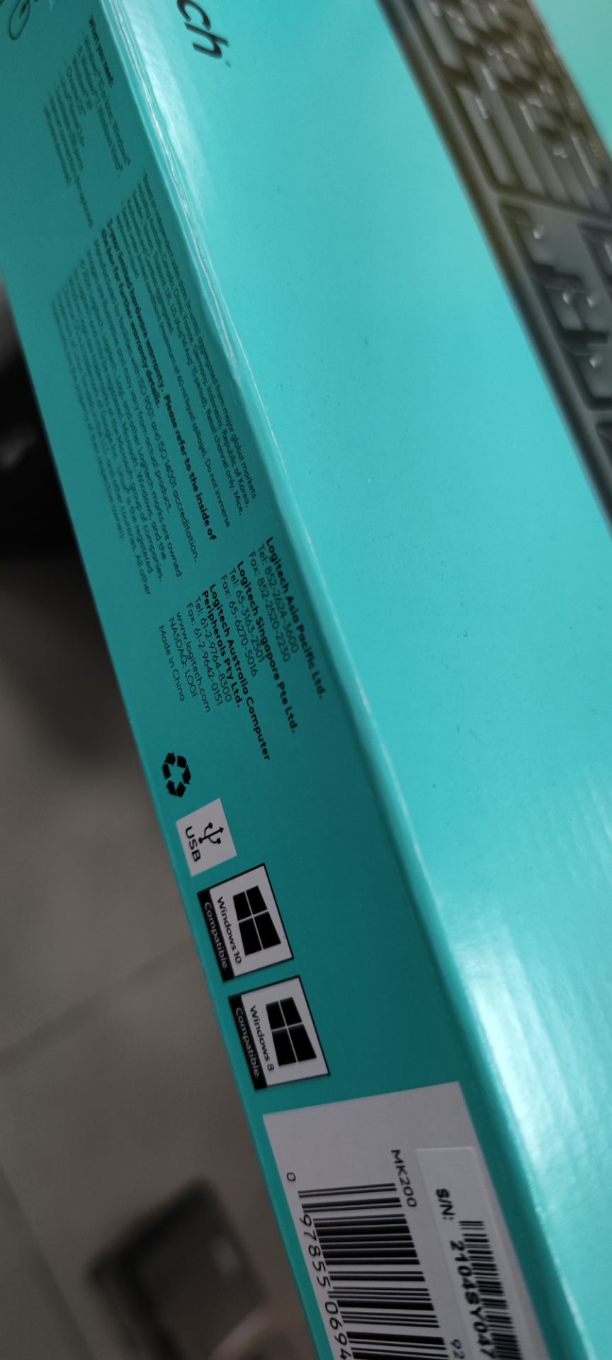 Bàn phím thiết kế đẹp, gõ nhẹp, có độ nảy tốt. Giá vừa phải, hợp lý nên rất đang mua dung