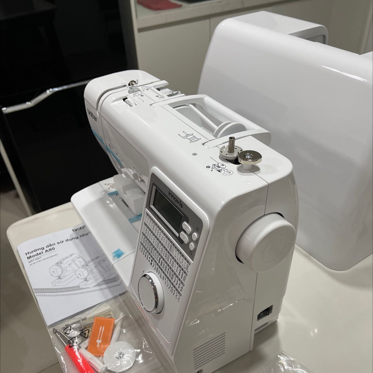 Mới nhận sản phẩm, chưa vận hành nên chưa biết. Đóng gói đẹp.
Đang kiểm tra với shop xem có túi đựng máy ko.