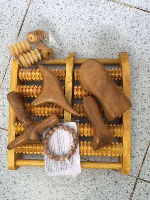 san pham chat luong tot. Con duoc tang them cai vong go nua. Minh da mua shop nhieu lan. Co san pham mua cua shop cach day may nam ma mui thom cua go van khong phai.