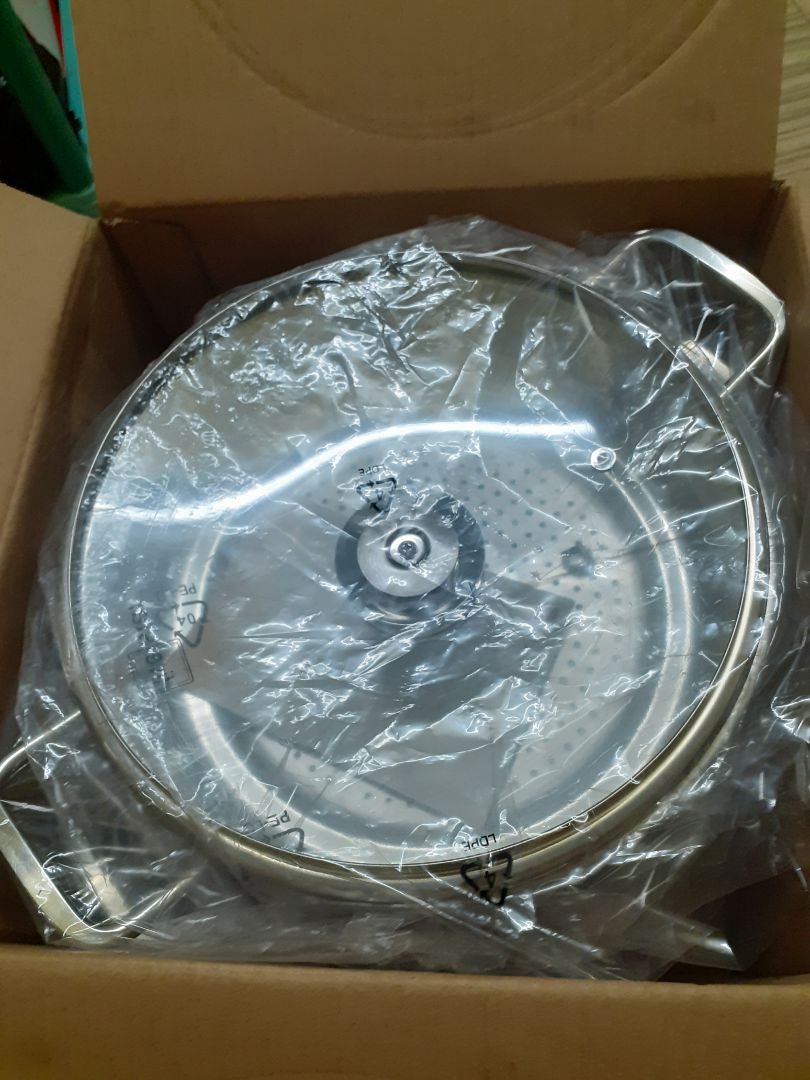 Mình đánh giá cao sản phẩm này . Nồi khá dày cả về đáy nồi và thành nồi , cầm khá nặng tay , nồi lớn có thể luộc được 1 con gà hay hấp 1 con cá tầm 1kg . điểm trừ duy nhất là lỗi thẩm mỹ ở quai nồi ( lỗi nhẹ ) . Vì mình chưa nấu nên chưa thông tin về sp sau khi sử dụng .