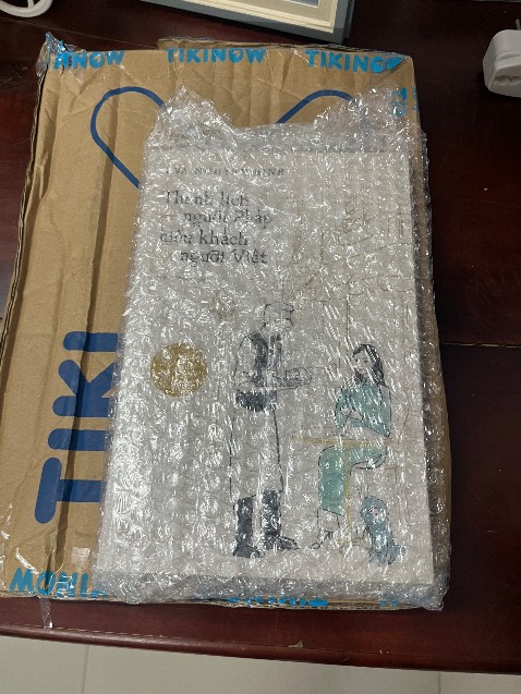 Giao nhanh, sách in mầu sắc rõ nét, giấy dày, nội dung viết dễ hiểu đơn giản và đời thường so sánh khác nhau giữa văn hóa Việt và Pháp. Gợi ý các bạn nên đọc.