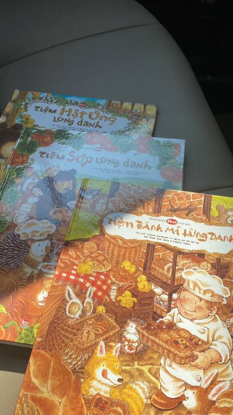 Sách hay, bé nhà mình rất thích. Lần trc mua mấy cuốn, bé chủ động bảo mẹ mua thêm những quyển này. Thấy con thích đọc sách và thuộc được nội dung nên mẹ không ngần ngại mà đặt tiếp cho con😘😘