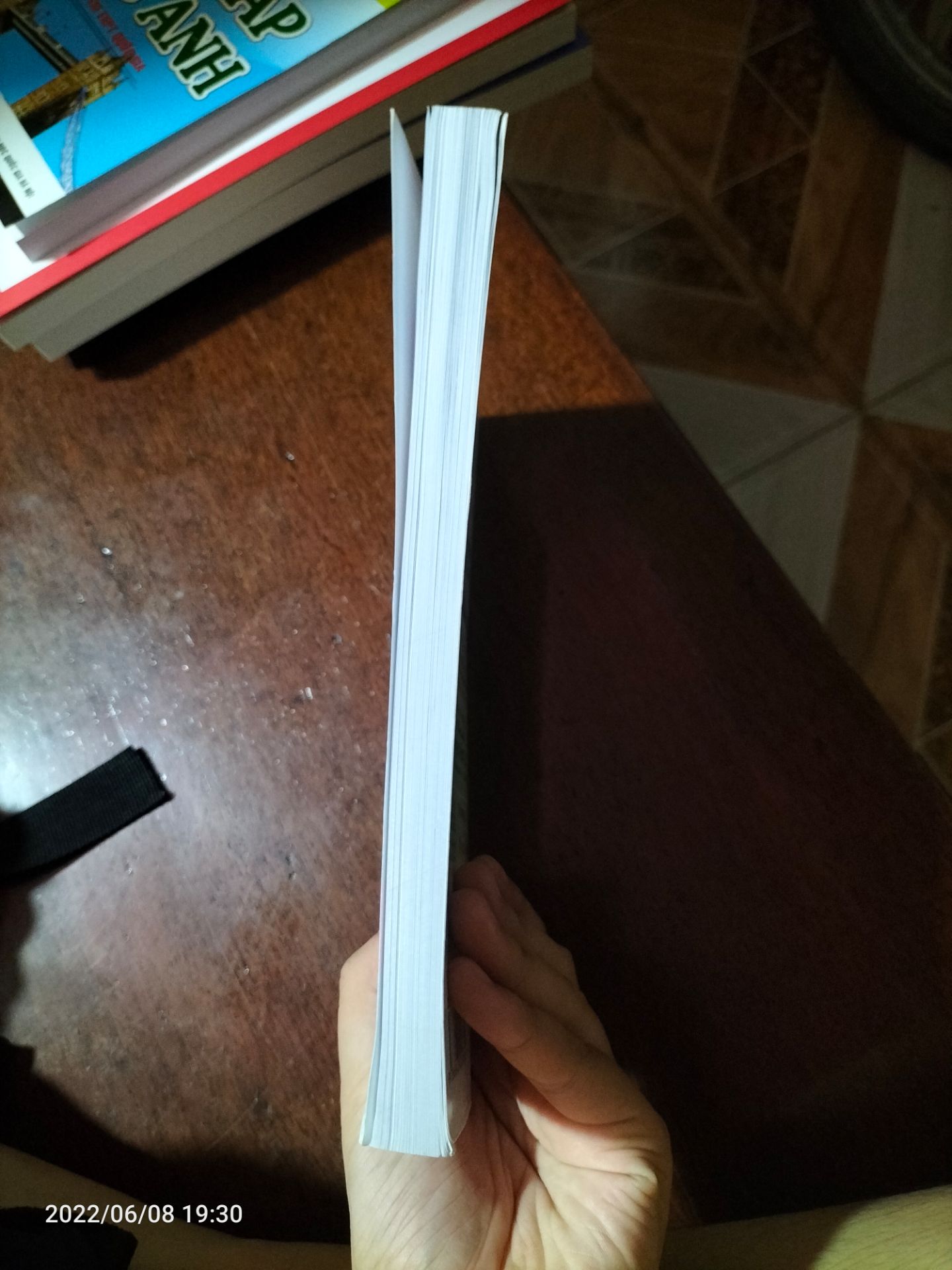 Sách giao nhanh, shipper thân thiện. Nội dung khá hay. Mình mua để rèn kĩ năng anh văn. Giấy in mỏng. Mình mua dịp sale nên có 47k. Nói chung thích ý lắm