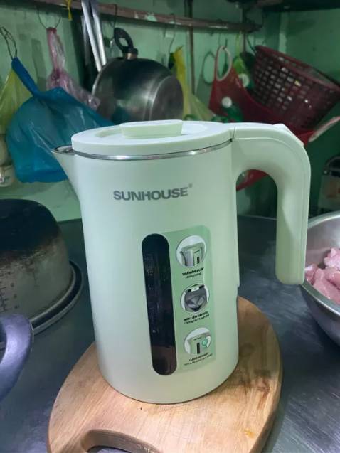 Đóng gói kĩ càng, bình màu xinh lắm mà bị cái dây hơi  ngắn, cầm chắc tay