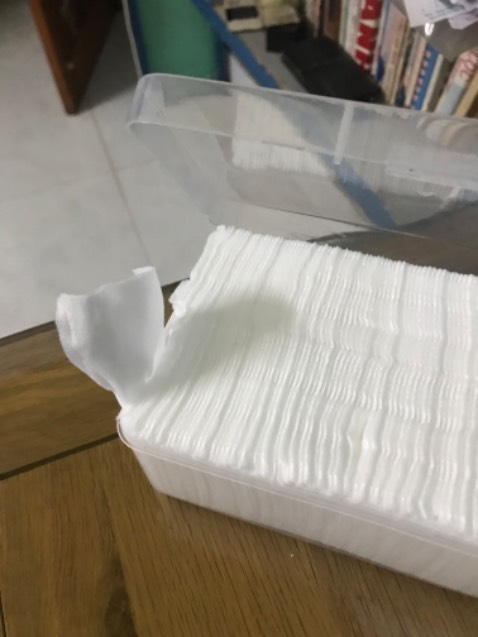 Quá tệ, bông mỏng như giấy lụa, chất lượng tệ, ko đáng mua