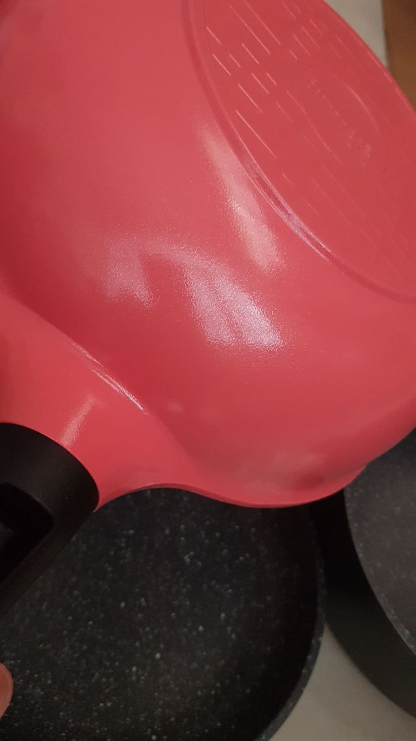 màu ở ngoài đẹp ghê, chảo vừa không quá to