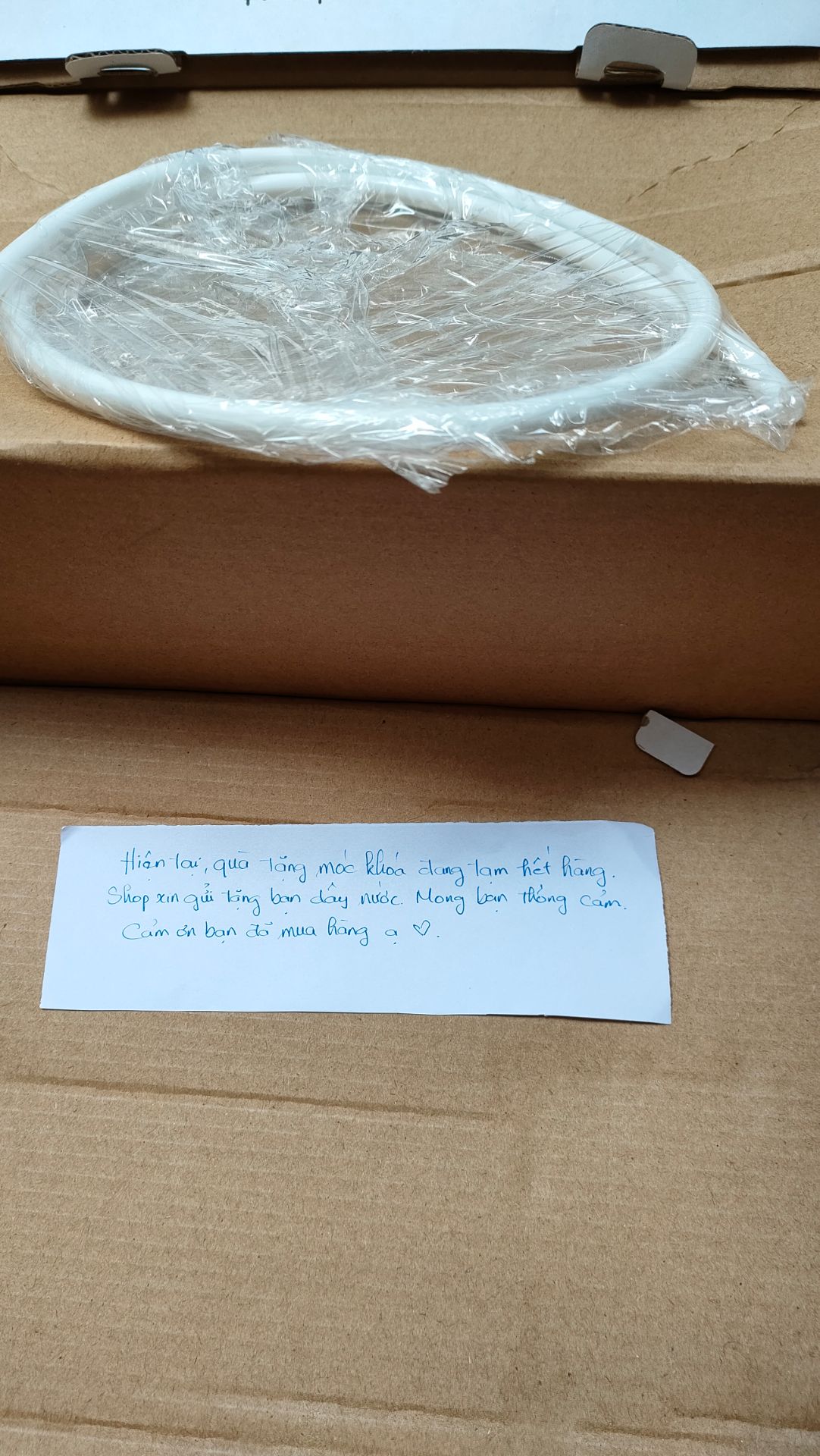 Tiki có uy tín, hàng đóng gói cẩn thận, chất lượng sẽ có ý kiến sau. Tuy nhiên hy vọng sử dụng ổn