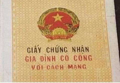 Đóng gói tốt, chất lượng in tốt. Do vận chuyển nên hộp hơi ộp ẹp, cạnh sách bị nhăn. 

Tôi thấy nhiều người hơi khó tính hay cau có, nhưng đây k phải là lỗi nhà bán mà là bên vận chuyển vứt lên xuống trong đống hàng, tất nhiên bị ộp ẹp là chuyện bình thường