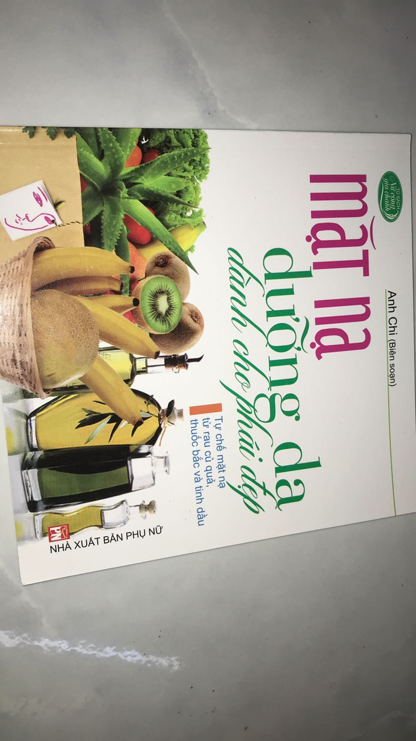 Sách dễ hiểu, dễ thực hiện, có sách này thì tha hồ làm mặt nạ từ thiên nhiên để sử dụng...
Tiki giao hàng nhanh, đóng gói chắc chắn.
Thanks!