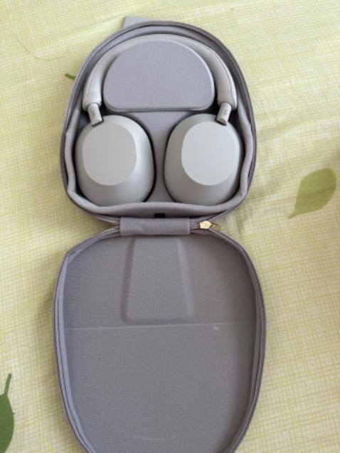 Hàng nguyên seal, đóng gói rất cẩn thận. Giao hàng nhanh. Tai nghe Sony chống ồn đỉnh của chop, ANC tuyệt hơn airpod pro 2 mình đang xài. Rất hài lòng