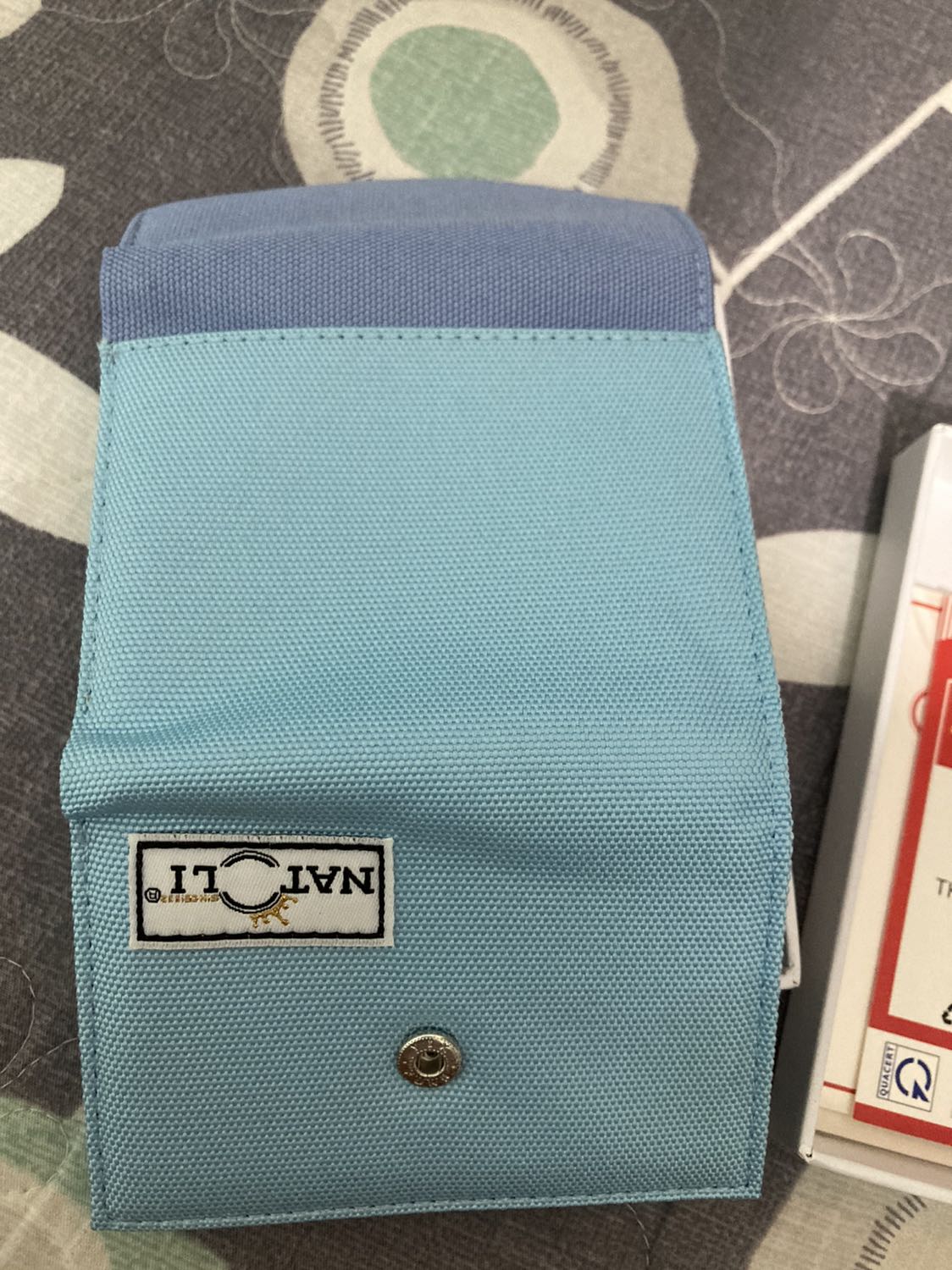 Sản phẩm nhỏ gọn, màu sắc, chất liệu , kiểu dáng giống hình
Giao hàng nhanh, đóng gói rất cẩn thận