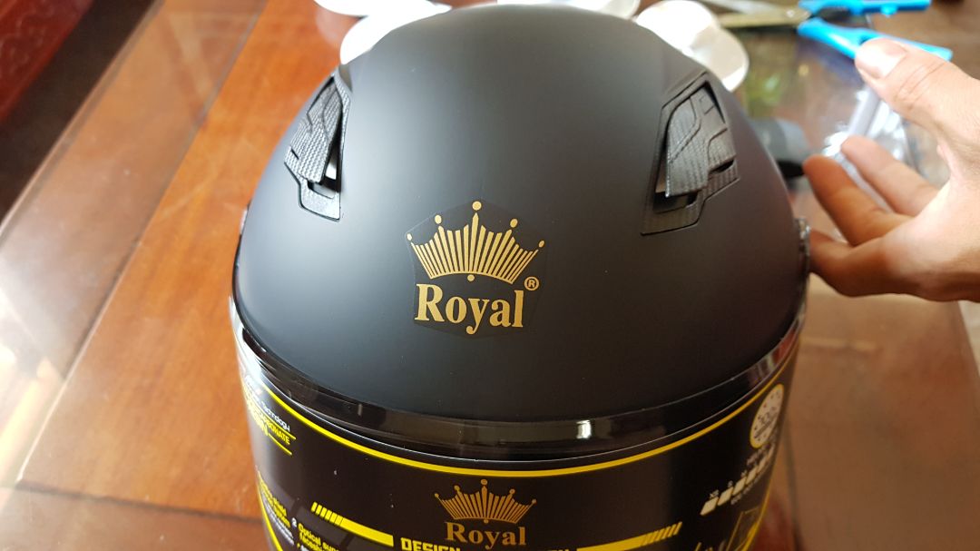 hàng được tiki đóng gói cẩn thận. giao hàng nhanh chóng. sản phẩm phù hợp với mong đợi của mình. thiết kế sản phẩm thông minh, nhiều lỗ thông gió ( 2 trên đỉnh đầu và 2 sau gáy. đặc biệt 2 lỗ trên đỉnh được thiết kế khe mở nhỏ hút gió khi di chuyển rất thông minh) sản phẩm đem lại cảm giác an toàn chất lượng tốt. các tấm lót bên trong êm ái, dễ chịu khi sử dụng. hoàn toàn phù hợp với mong đợi của mình.