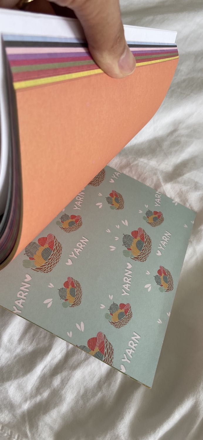 10 điểm, chất giấy đẹp, size vuông 15x15, giá rẻ, 50 tờ. In màu 2 mặt, nhiều hoạ tiết lhacs nhau.
Về chất giấy và giá tiền thì ăn đứt tất cả các loại giấy origami khác đang bán trên tiki. 

Tiếc là chỉ có 1 size.