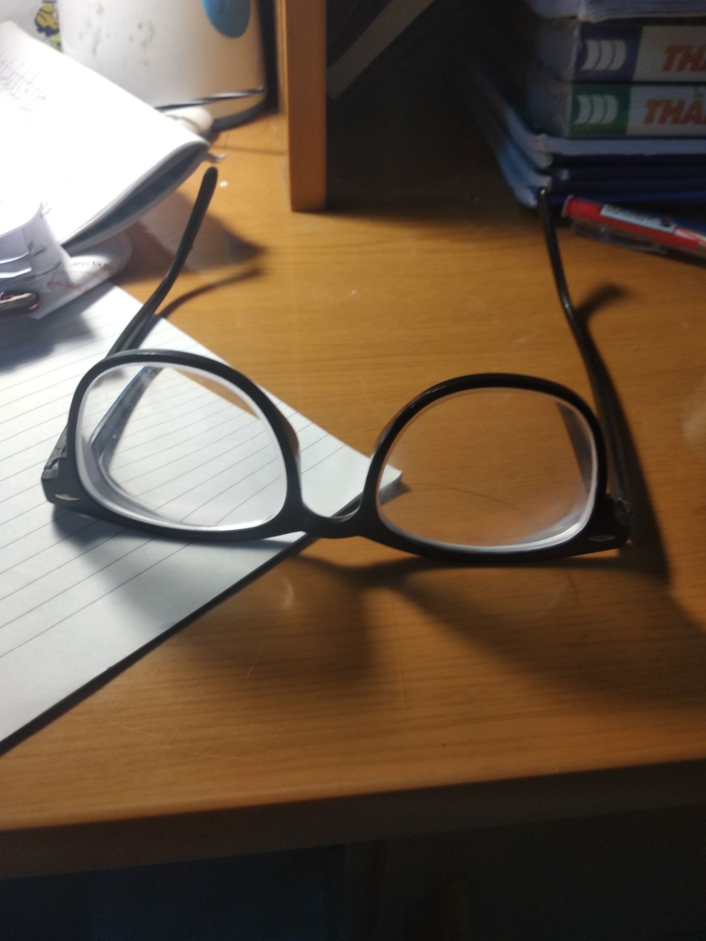 kính rất đẹp và chắc chắn , kèm hộp rất sang trọng , sẽ tiếp tục ủng hộ shop