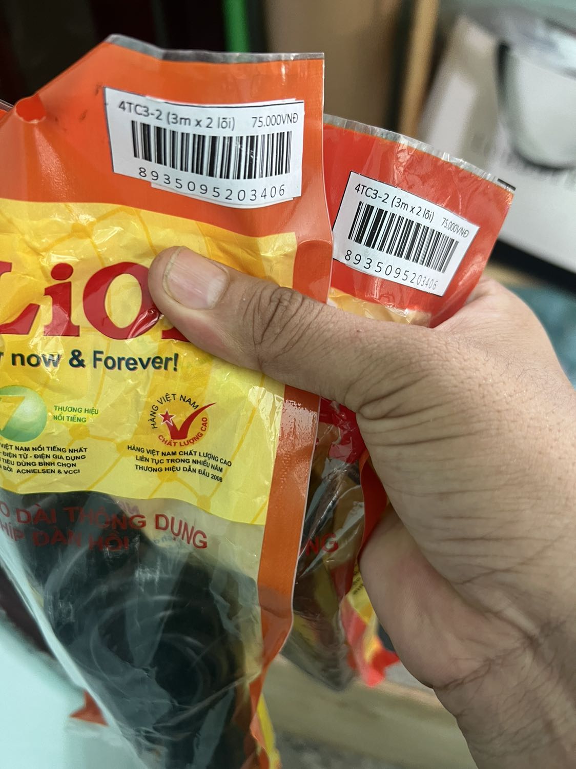 TIKI *** dối khách hàng. Kêu giảm giá còn 85k nhưng giá niêm yết trên tem có 75k. Chẳng biết tiết kiệm ở đâu?