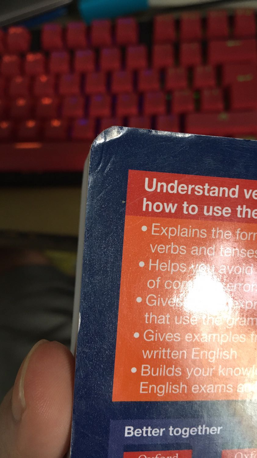 Nội dung quyển sách thì khỏi bàn! Kích thước nhỏ gọn, vừa túi! Giấy đẹp, tuy nhiên vận chuyển hàng cảm giác chả nâng niu quyển sách gì cả, nhận hàng một số trang hơi quăn quăn làm mình thấy có chút hụt hẫng!