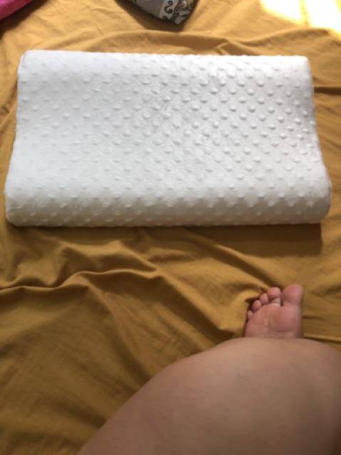 Đang đi làm nên không có chụp ảnh ngay, ưng cái gối lắm. ngủ ngon hơn, sang dậy thấy khỏe hơn nhiều. cảm ơn shop. Gối này m mua ở siêu thị phải 400k đấy mng. m không nghĩ shop bán rẻ mà lại đẹp thế. Gội đẹp như ý mình mong muốn luôn :))) êm ái làm sao. Thực sự ngủ rất sâu giấc, hàng miDoctor đúng rất tốt, trước tôi mua bên đai chống gù, túi đựng chăn màn bên này.. Nay mua thêm sp gối cao su nữa, ngủ rất thích, tôi sẽ tặng cho bố mẹ chồng và các con cho mọi người ngủ đủ giấc hơn. Thực sự rất êm ái. Sản phẩm lúc mua về thấy hút bẹp mình nghĩ nó hỏng hoặc làm sao, nhưng mở 1 lúc thì nó phồng lên, nằm ôm vừa vặn cổ, không bị mỏi như những gối bông ép. Và lúc gối thì êm, xong lún vừa đủ, khi không gối nữa thì hàng lại căng đầy như cũ!!
Sẽ còn ủng hộ sp bên shop dài hạn nữa!!! Có điều hơi có 1 chút mùi, để mở khoảng mấy tiếng là bớt mùi