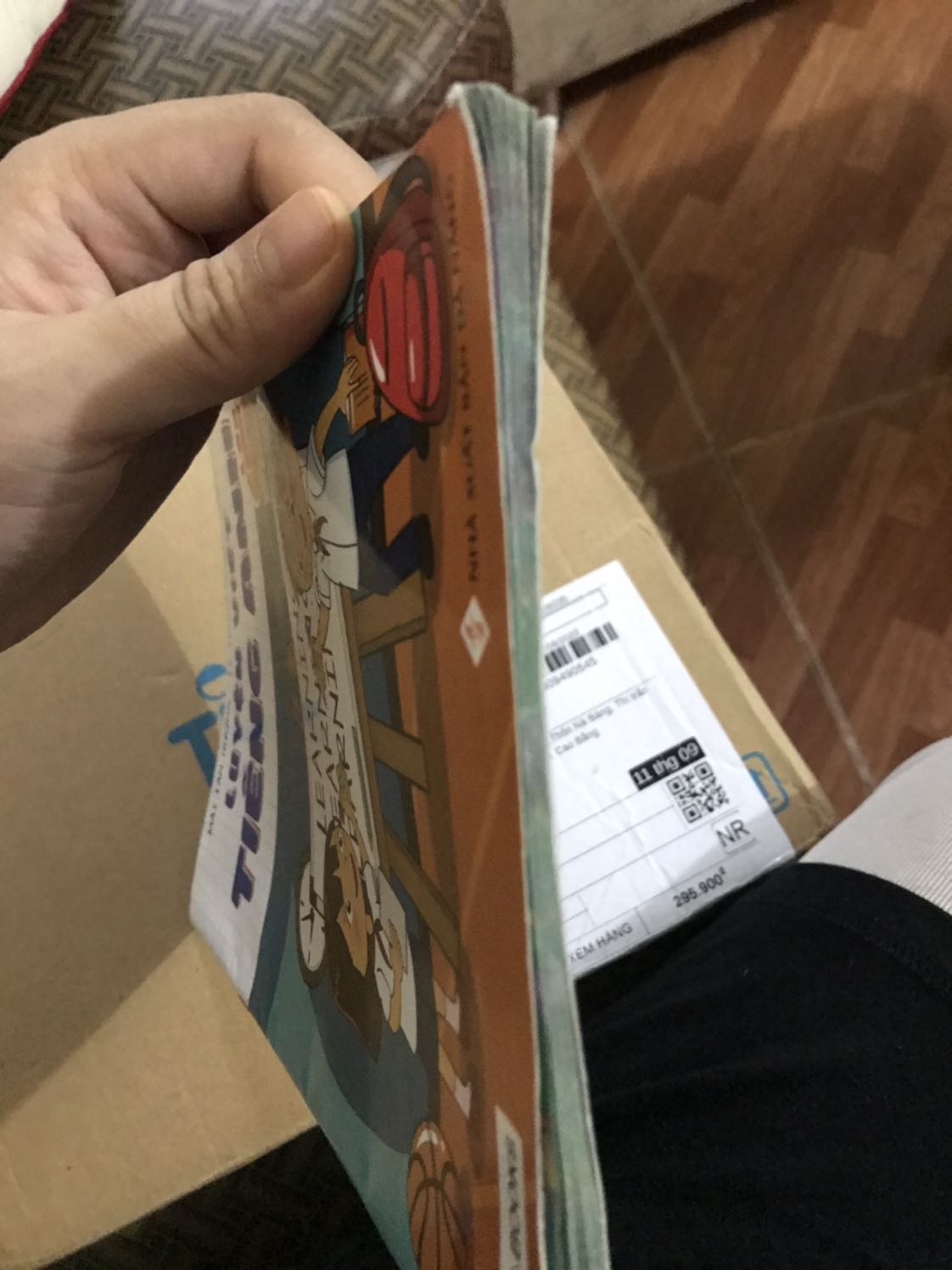 Mình ko bàn về chất lượng cuốn tập viết này nhưng khi nhận đc sản phẩm mà viền bị quăn lên, ko còn mới là đã ko ưng ý rồi! Còn 1 lớp bụi trên mặt sách mình phải lấy khăn lau đi mới sạch, thật sự lần này mua sách trên tiki thấy thất vọng nvay