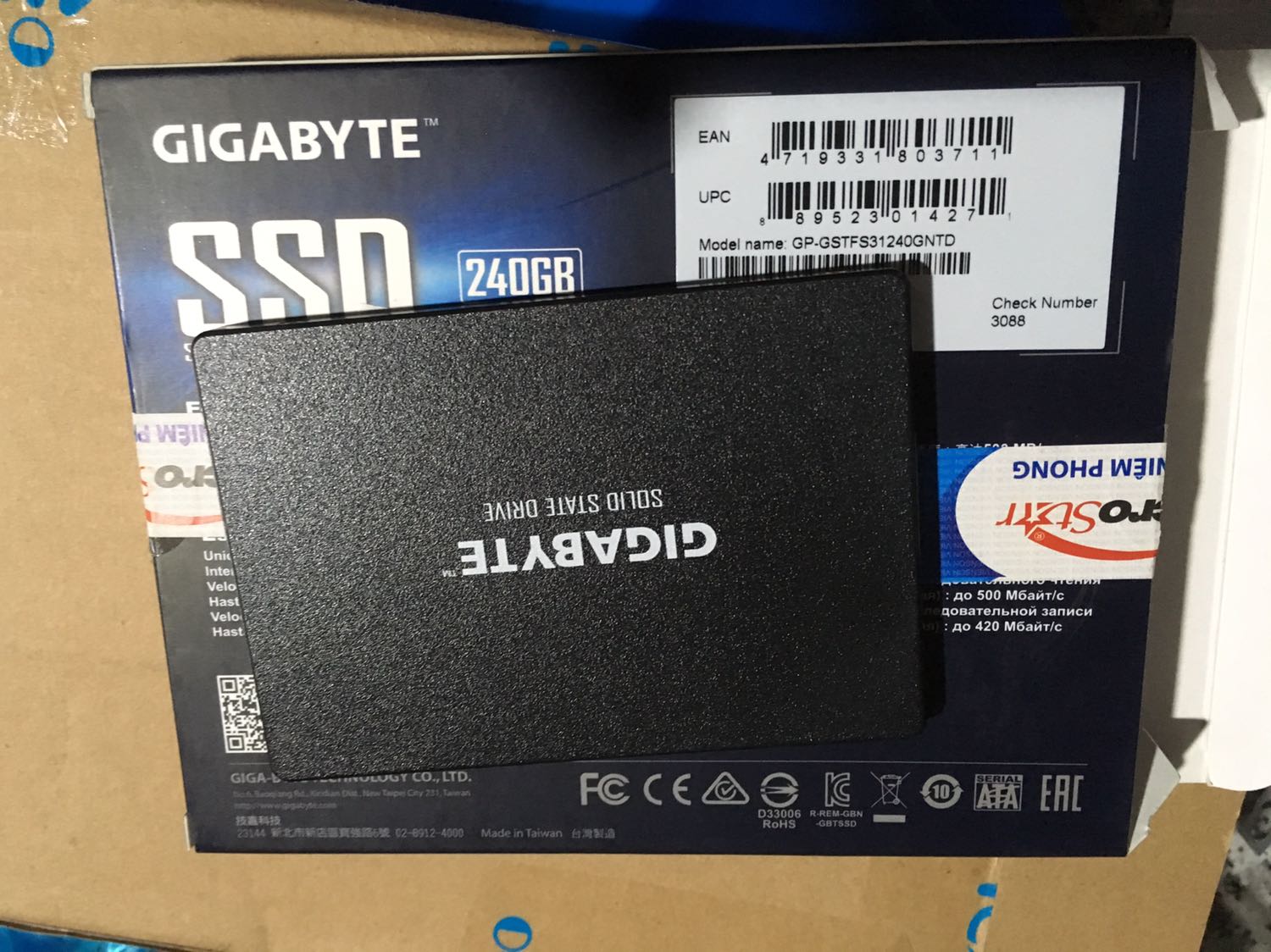 Giao hàng nhanh. Sản phẩm này đã được dán tem từ mấy tháng trước rồi có thể vì thế mà Tiki giảm giá bán. Nhưng không sao vì mình xác định ít dùng nên 3 năm sau ổ vẫn chưa hư được. Giao hàng nhanh. Sản phẩm này đã được dán tem từ mấy tháng trước rồi có thể vì thế mà Tiki giảm giá bán. Nhưng không sao vì mình xác định ít dùng nên 3 năm sau ổ vẫn chưa hư được.