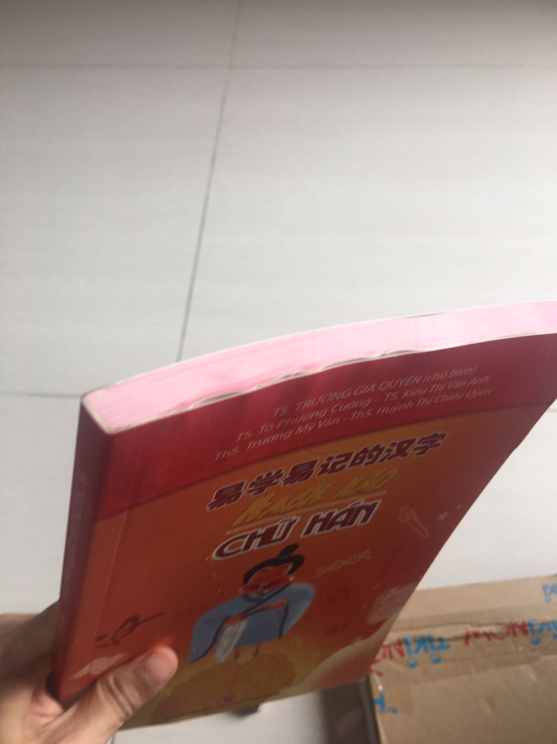 Tiki dạo này đóng gói sách chán quá, không có bọc kèm theo, ướt hết sách mất rồi.