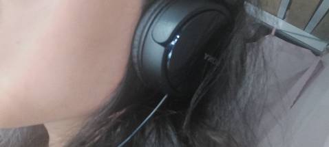 Giao diện đẹp, sang, nhẹ. Thiết kế jack cắm thông minh không lo tai nghe con đậu con bay sau 1 thời gian sử dụng, âm thanh đẹp. Với tầm giá học sinh 
, sinh viên thì em này phải gọi là quá ổn. Giao hàng nhanh. 10 điểm