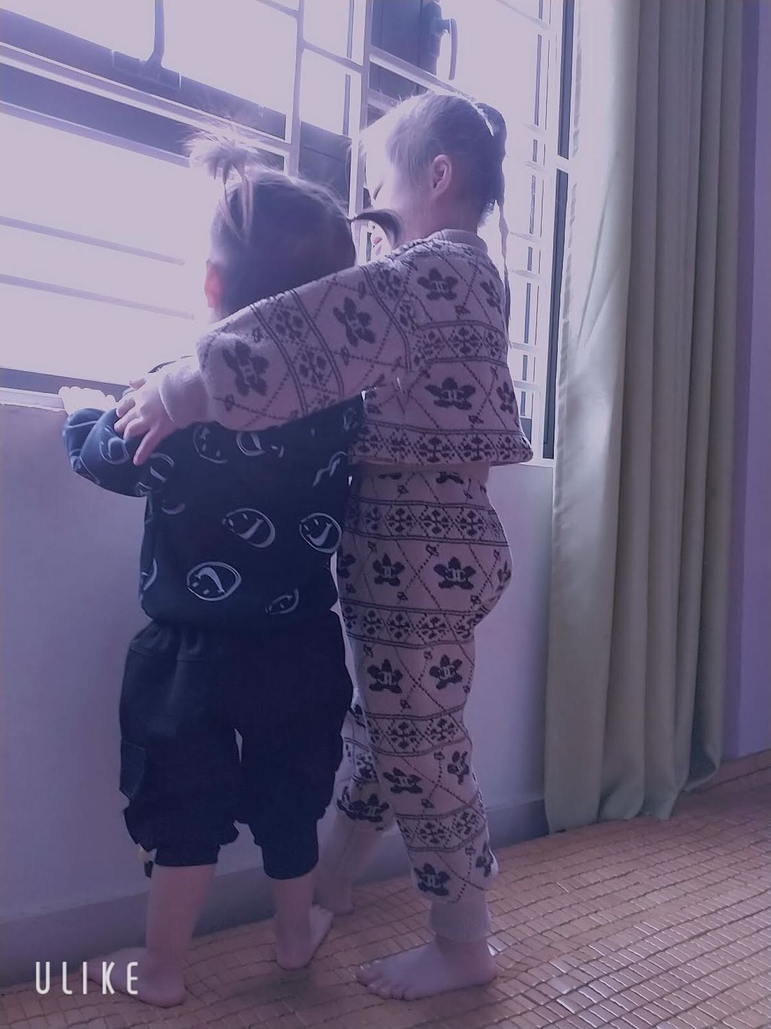 Lần đầu mua hàng thời trang trên tiki. 
Cảm nhận: THẤT VỌNG
Nguyên nhân: Sai màu, sai size ( mua size 31,  thực tế phải 34,35).
Gọi hỏi tổng đài để đổi trả thì chờ mất hút.
Kết: nghĩ ngay tới bố vk bụng to may quá mặc vừa, tặng luôn
Các bạn đừng nên mua hàng thời trang qua mạng để tự chút bực mình cho bản thân.