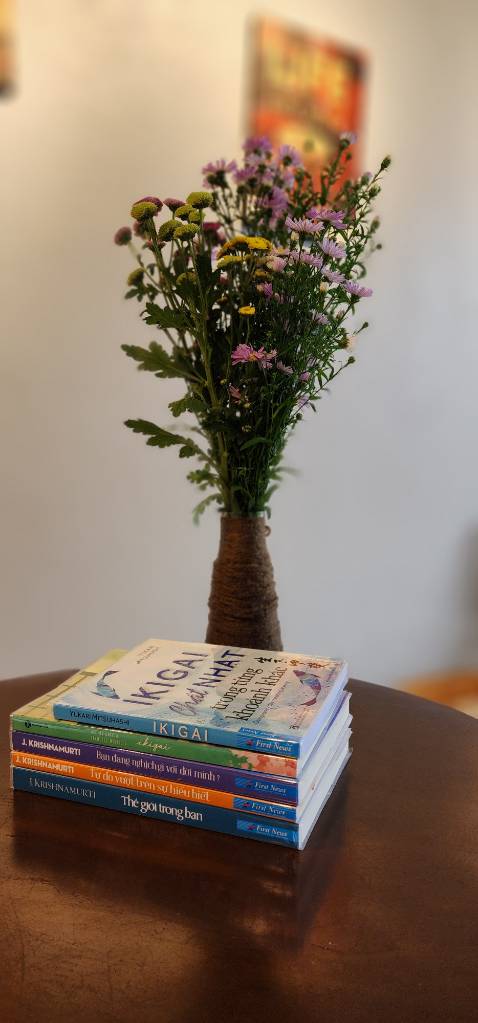 Chất liệu giấy kiểu cổ xưa, sách nhẹ. 
Bao bìa đẹp, đóng gói cẩn thận.