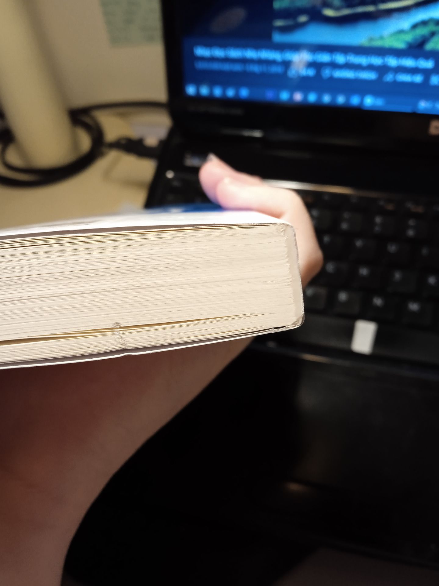 Cảm nhận đầu tiên là sách to *** =)) thứ 2 là dày cực. Đọc sách xong mình lên được kế hoạch cụ thể cho tương lai và ước mô. Học được mẹo làm việc 4 tiếng thay vì 48 tiếng mà vẫn tích lũy được tiền. Nói chung sách hay, nên mua đấy. Khâu giao hàng cũng ổn, có vài lỗi nhỏ không đáng kể, trộm vía sách không nát gáy bao giờ.