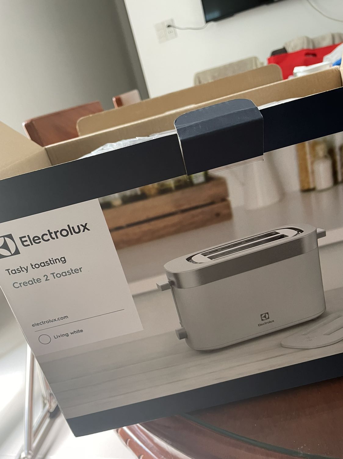 Tiki giao hàng nhanh hơn cả sự mong đợi. Đóng gói đẹp và chắc chắn. Máy nướng hơi nhẹ, nhưng không trầy không xước, mẫu mã và màu sắc đều rất đẹp. Chưa nướng thử nhưng nhìn chung vừa nhận hàng thì rất hài lòng