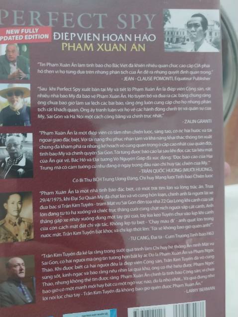 Từ một lần vô tình nghe về Cụ Phạm Xuân Ẩn trên series của Tuấn Tiền Tỉ đến bài phỏng vấn trên chương trình Người Đương Thời (mình nghe không dưới 10 lần) thì hiếm khi một người đàn ông, một nhân vật trong lịch sử Việt Nam đã cuốn hút mình mạnh mẽ đến thế. Và tác giả Larry Berman tiếp nối thêm trong quyển sách nhiều câu chuyện khác cùng nhiều ảnh chụp vô cùng quý giá về nhà tình báo vĩ đạo mà Việt Nam từng sản sinh ra. Mình dám chắc với bạn rằng nếu tìm hiểu về Phạm Xuân Ẩn, bạn sẽ yêu Việt Nam hơn rất nhiều và sẽ muốn tìm hiểu thêm nữa về lịch sử Nước nhà.