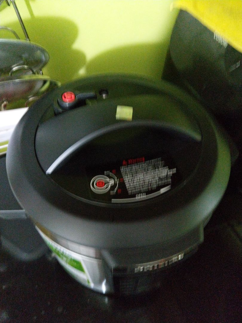 món đầu tiên mình nấu là cháo lươn mình hầm 20' cháo chín hạt gạo nở mềm rau củ mềm mà k bị nát dùng nĩa nghiền ra là có thể cho bé ăn được rồi. dùng nồi tiện lắm nấu ăn nhàn lắm các mẹ ạ. mình mua nồi lúc sale + 150k giảm giá= 2389k quá rẻ luôn ạ! đang hóng để mua chiếc thứ 2 😘😘😘😘