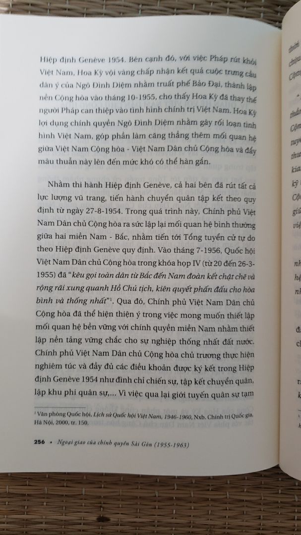 Những góc khuất trong lịch sử Việt Nm hiện đại. Một cái nhìn khác về *** Việt Nam Cộng Hòa. Sách hay!!