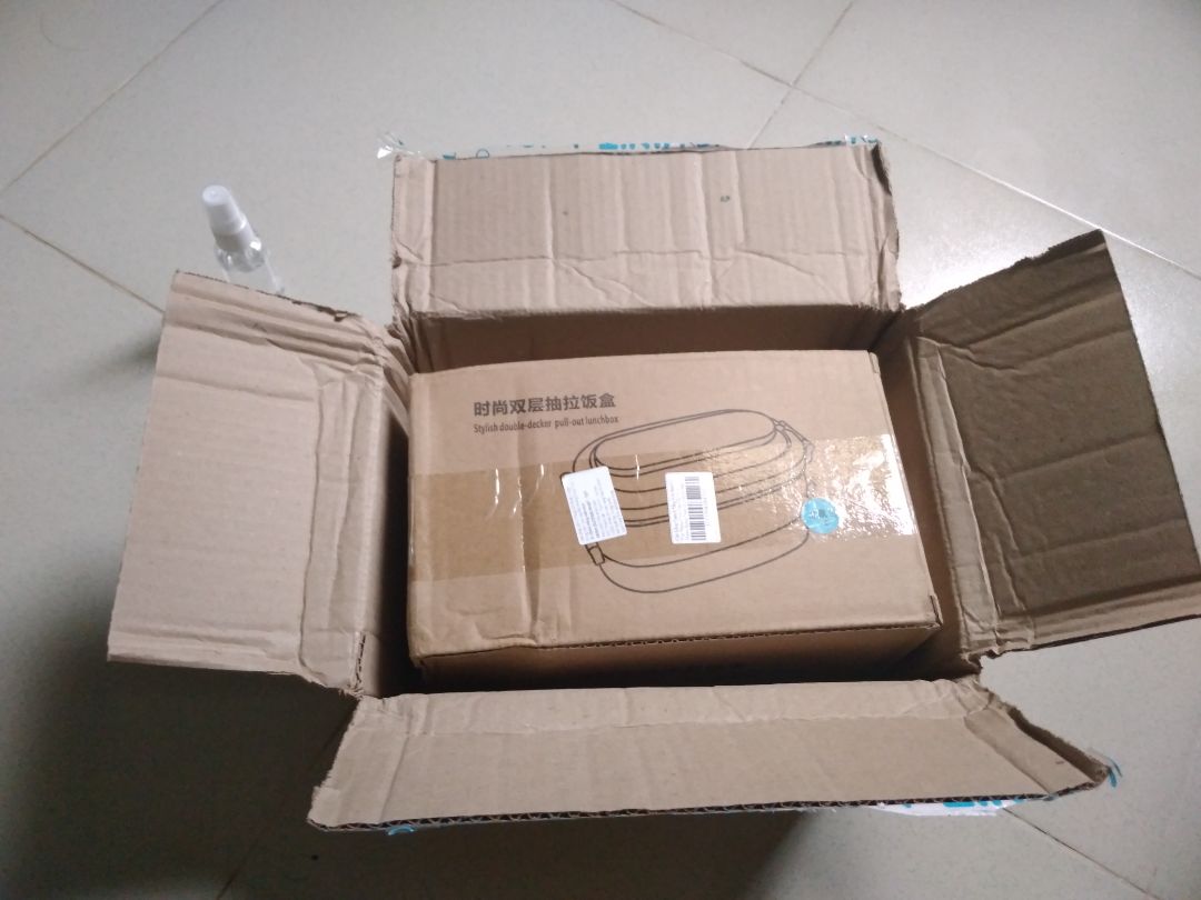 sản phẩm đóng gói cẩn thận. hàng hóa không bị hư hại. tuy nhiên màu xanh dương nhạt không giống như hình ảnh mẫu mà màu sẫm hơn nên khá thất vọng. vì vậy 4 ⭐