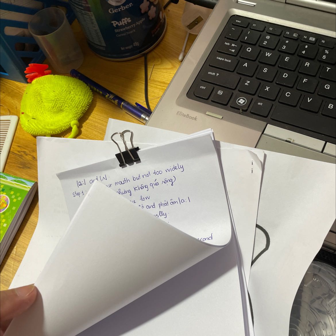 Giấy cung bi ranh 1 tí, mua rồi thi thôi danh giá 3 sao vây, *** ban ơ xa thi nên mua giấy ở quán cho nhanh thấy